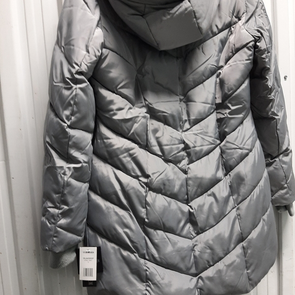 Ladies clothing - Picture 3 of 8